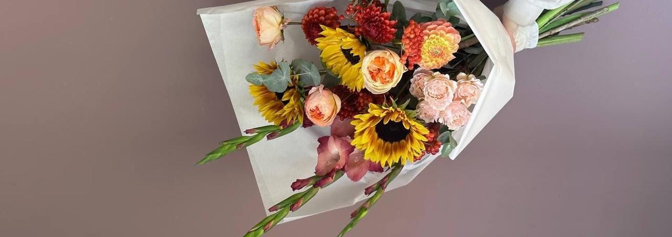BACK TO SCHOOL с букетом от THEATRE OF FLOWERS BACK TO SCHOOL с букетом от THEATRE OF FLOWERS