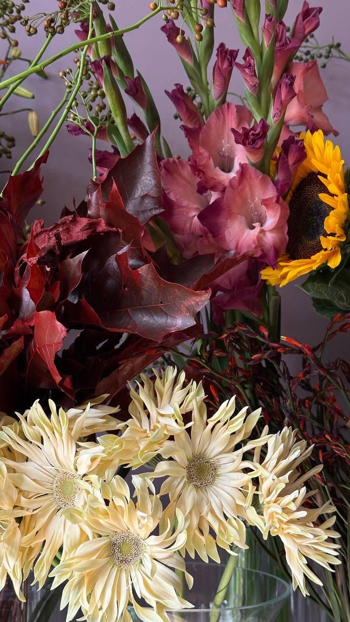 BACK TO SCHOOL с букетом от THEATRE OF FLOWERS