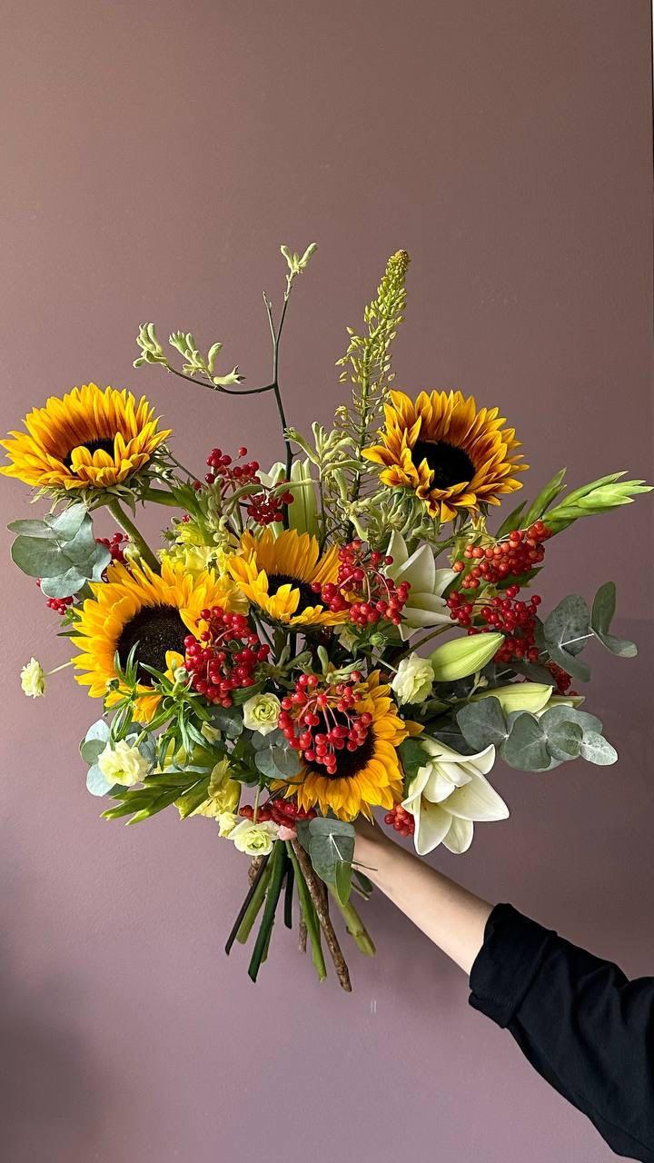 BACK TO SCHOOL с букетом от THEATRE OF FLOWERS
